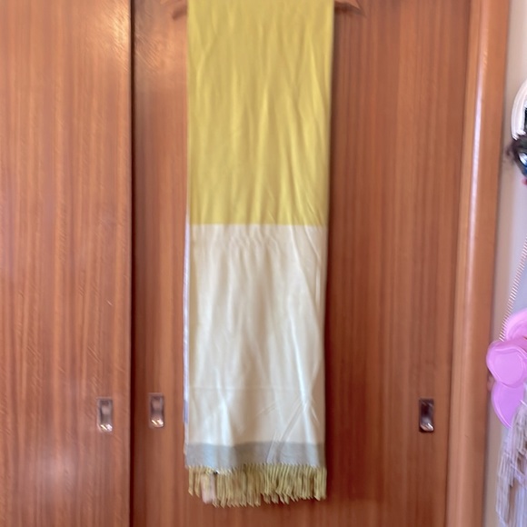 NWT super, amazingly soft GAP, scarf wrap made with 100% acrylic fibers. - Picture 2 of 5